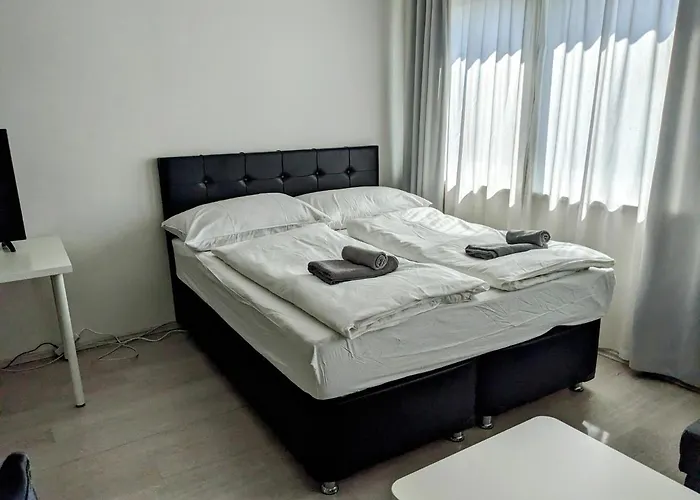 204 Paris 59M2 4-8 Pers Extr Bedroom